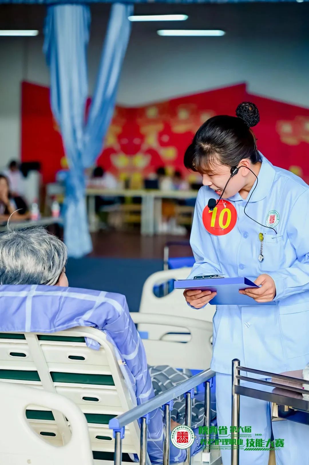 頤悅養(yǎng)老公司的李露露，你是好樣的！