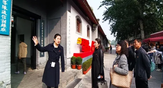 公物拍賣行公司開展“重溫紅色記憶，傳承革命精神”主題黨日活動(dòng)