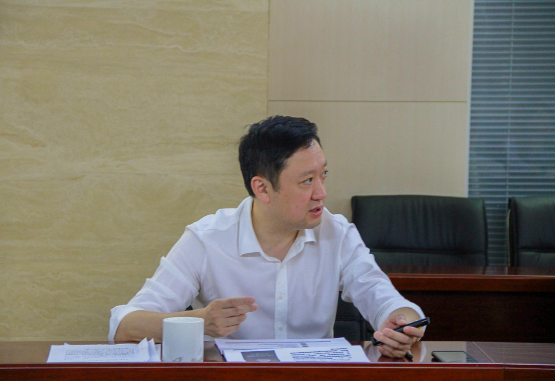 杜巖岫同志參加支部活動，為黨員講授黨課