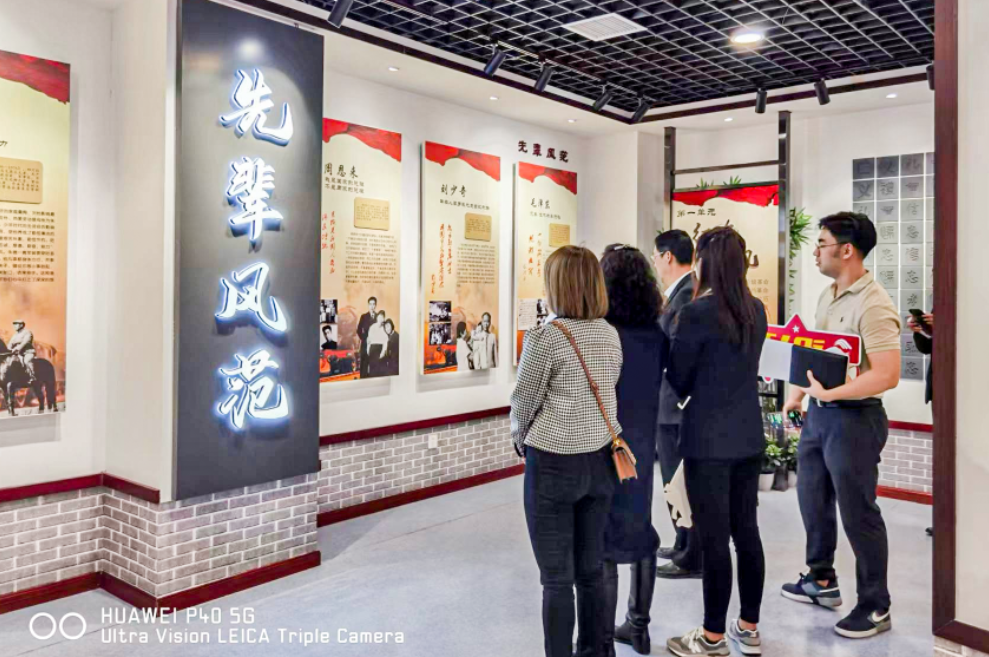 公司固定收益部黨支部、投行業(yè)務(wù)部黨支部、綜合事務(wù)部與金融（產(chǎn)業(yè)）基地保障黨支部開展聯(lián)合黨日活動